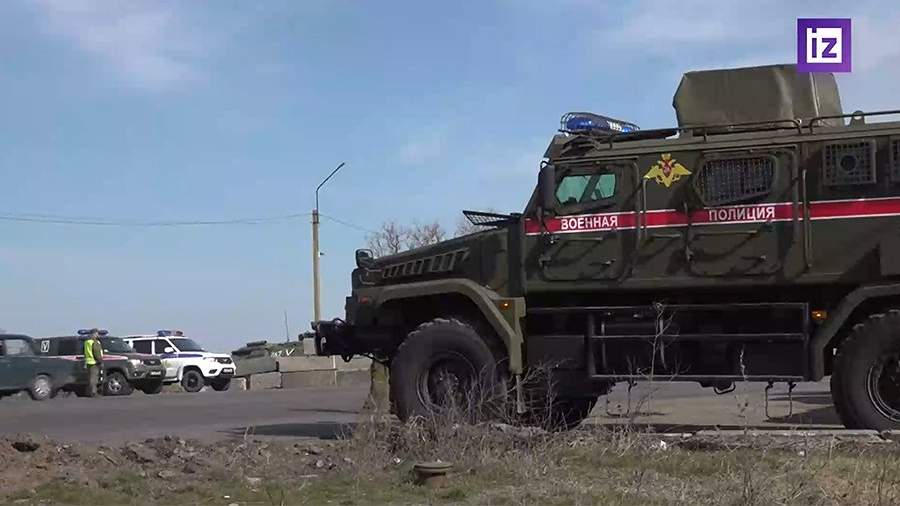 Видео: украинский боевик обстрелял мать и ребенка в машине из-за русской речи